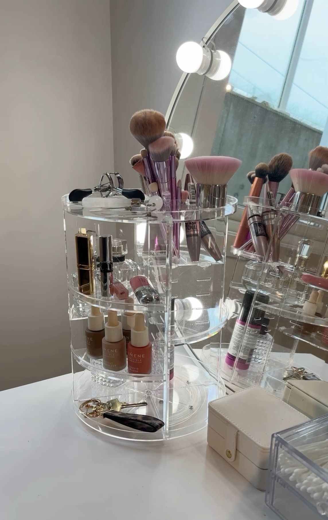 Makeup stand holder 360